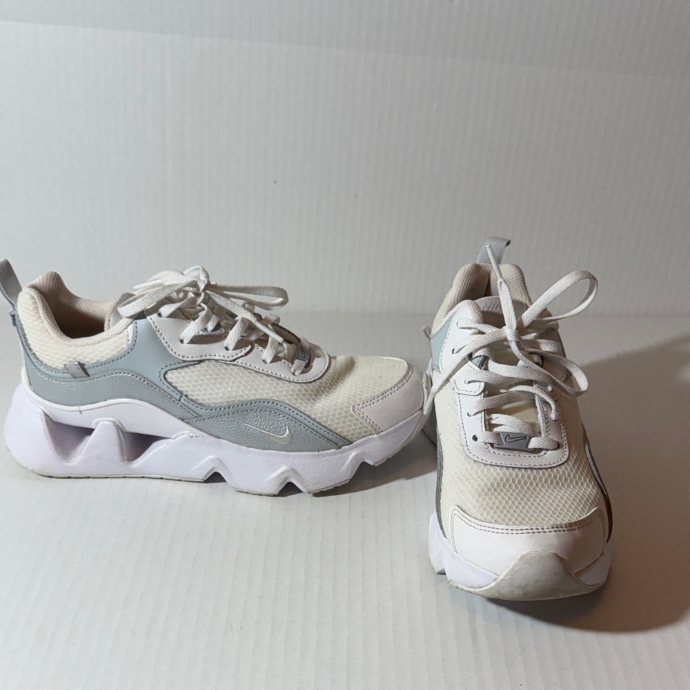 Nike Cream and White Women's Sneakers - Picture 2 of 5